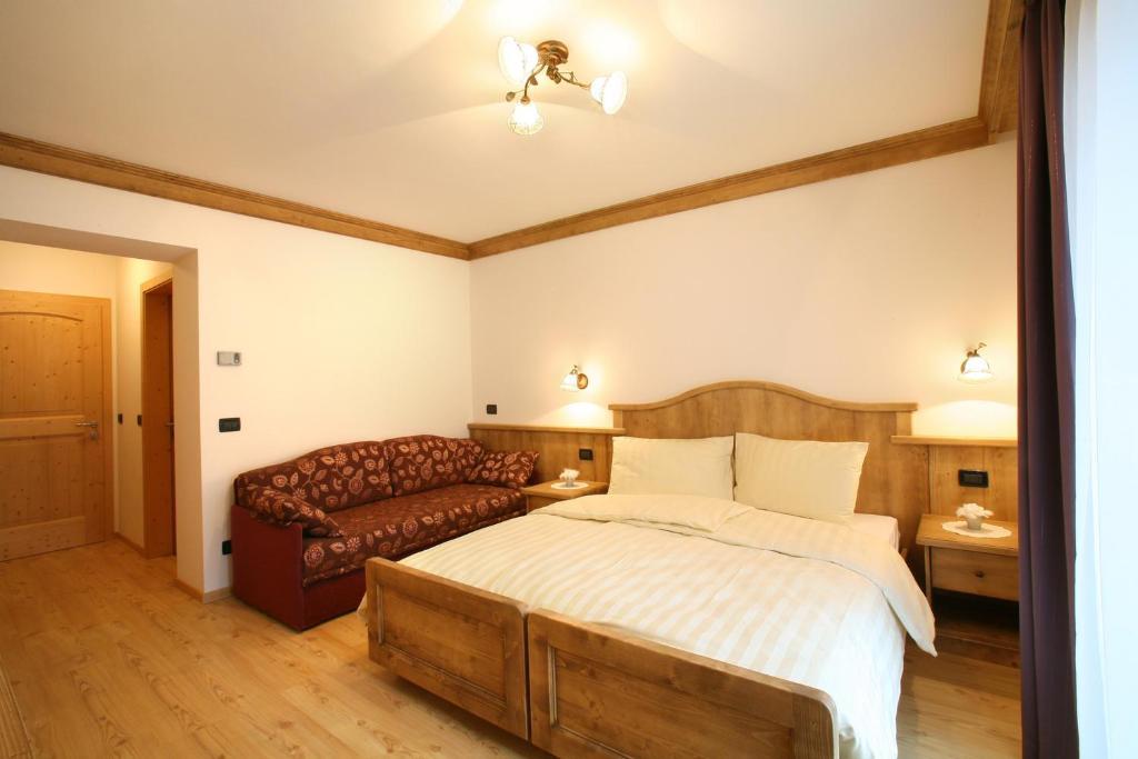 Hotel Garni Pra Fiori Campitello di Fassa Zimmer foto