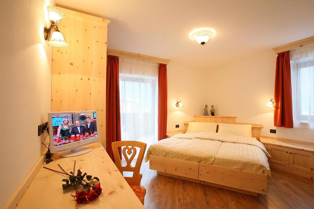 Hotel Garni Pra Fiori Campitello di Fassa Zimmer foto