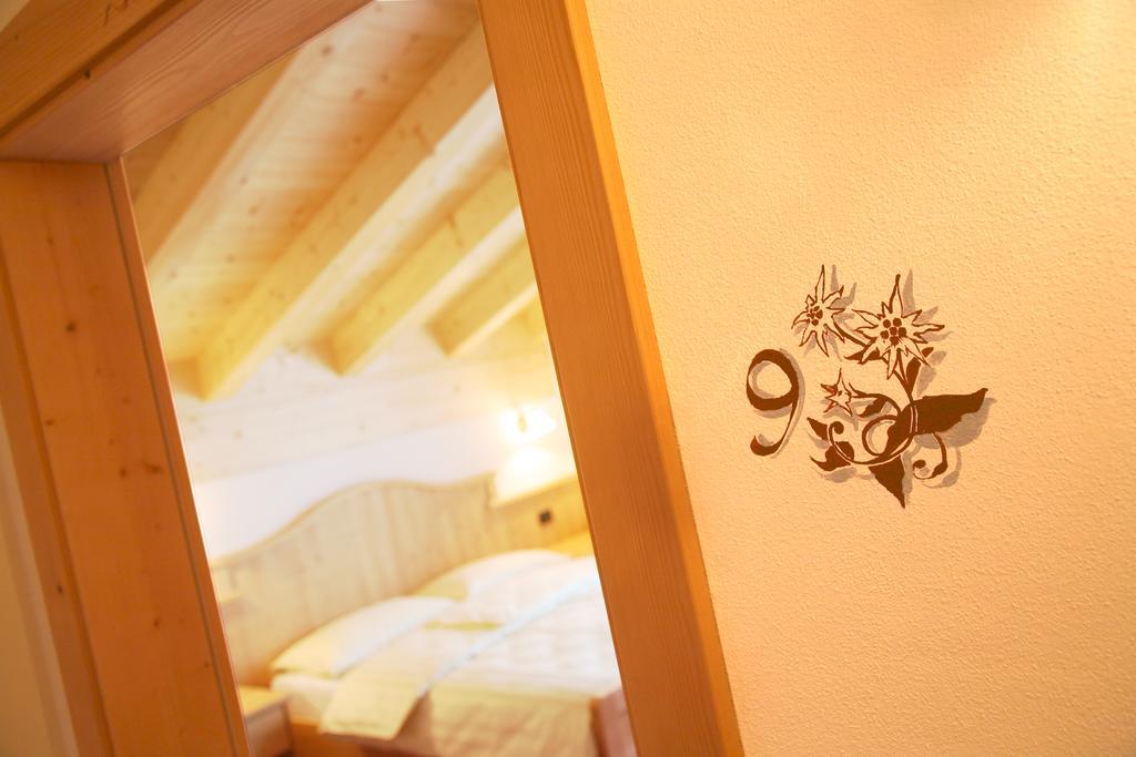 Hotel Garni Pra Fiori Campitello di Fassa Exterior foto