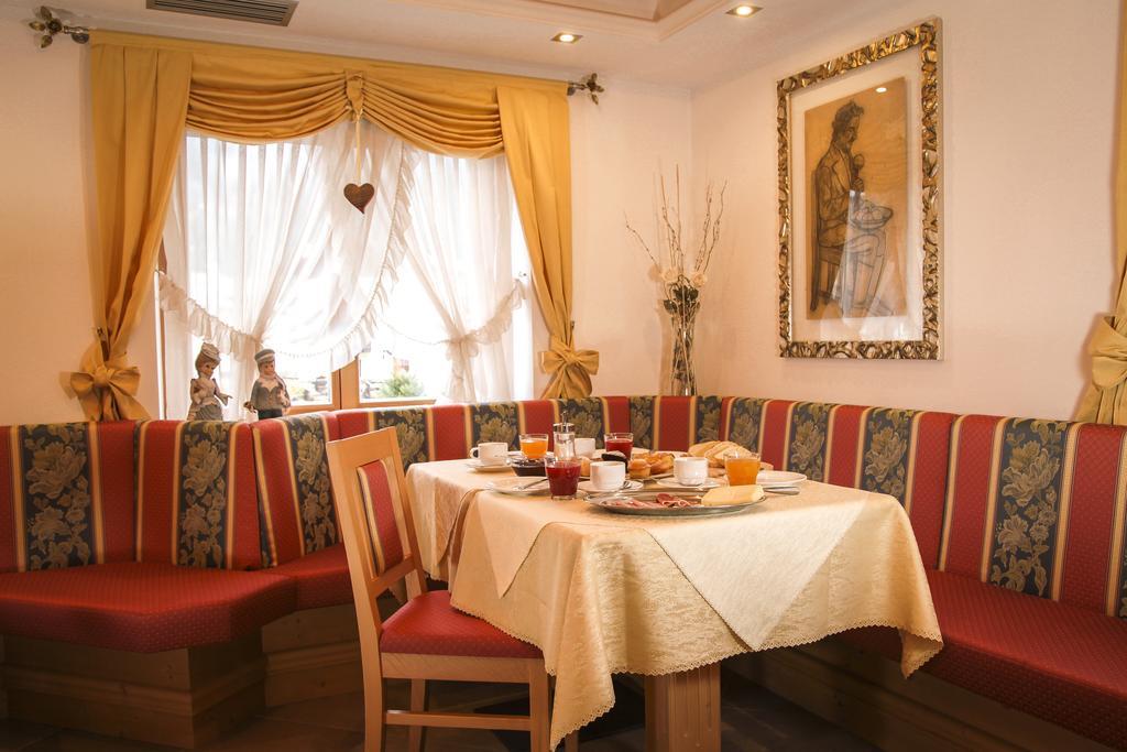 Hotel Garni Pra Fiori Campitello di Fassa Exterior foto